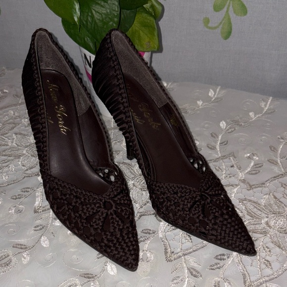 New York Transit Shoes - New York Transit Dark Brown Textured Heels